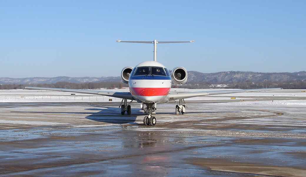 The 37-seat Embraer ERJ-135 in American Eagle livery, the aircraft type that flew RDU–XNA nonstop from 2007 to 2009.